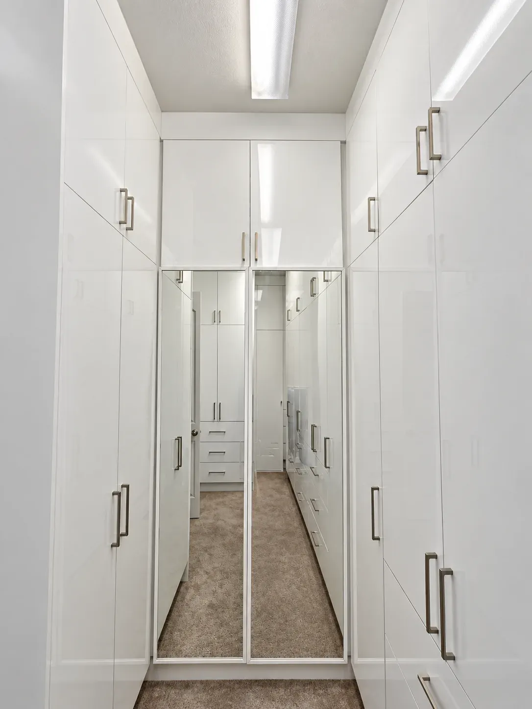 Mirrored White Gloss Walk-In Closet