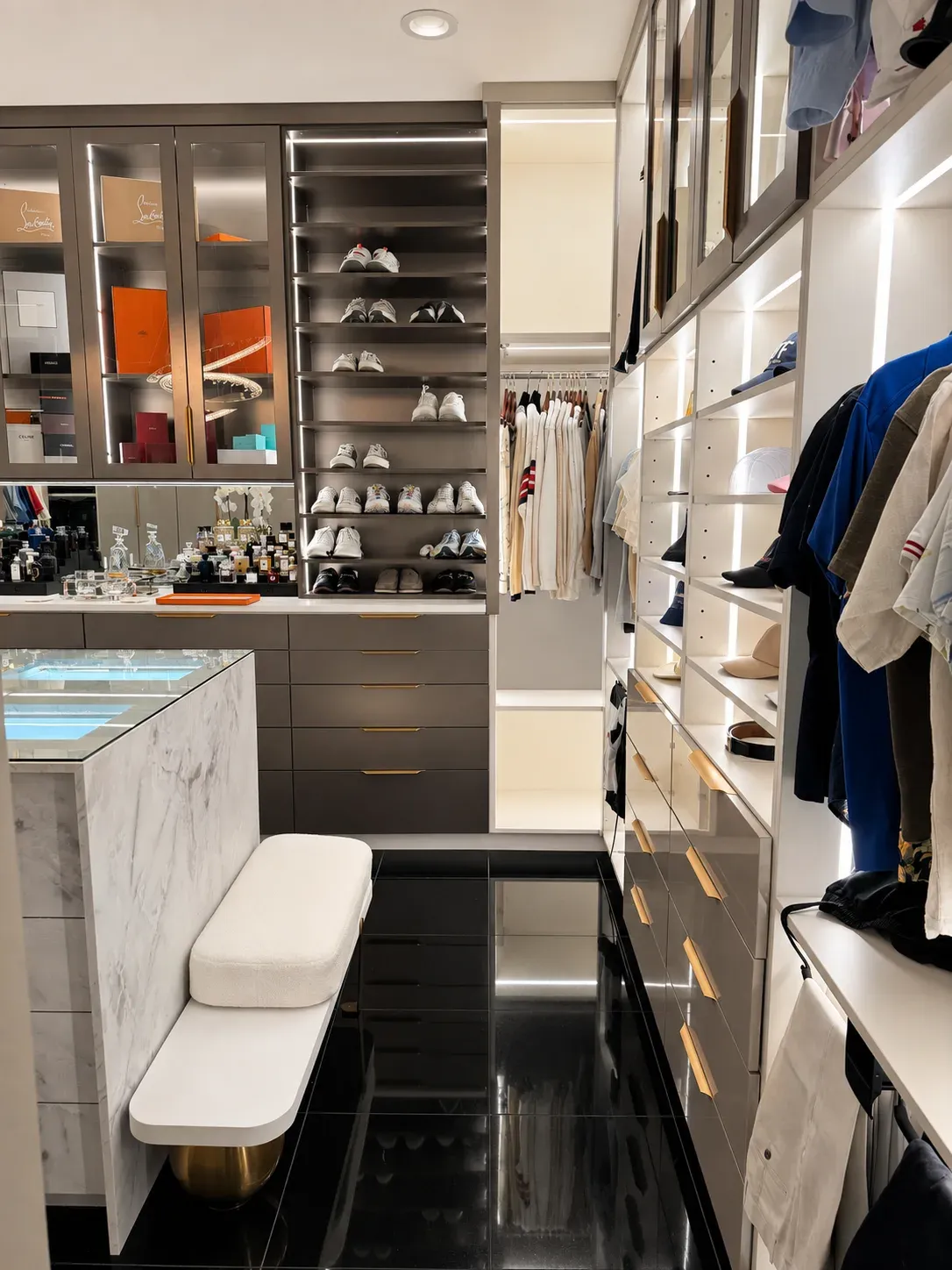 Daybreak Gray & Picasso Inox Walk-In Closet, detail 3