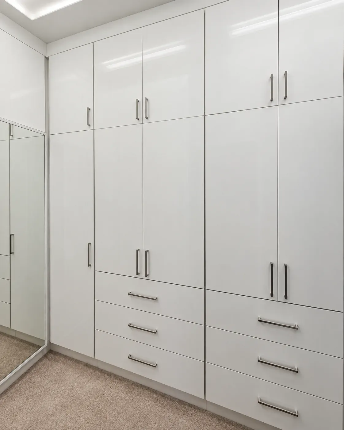 Mirrored White Gloss Walk-In Closet, view 3