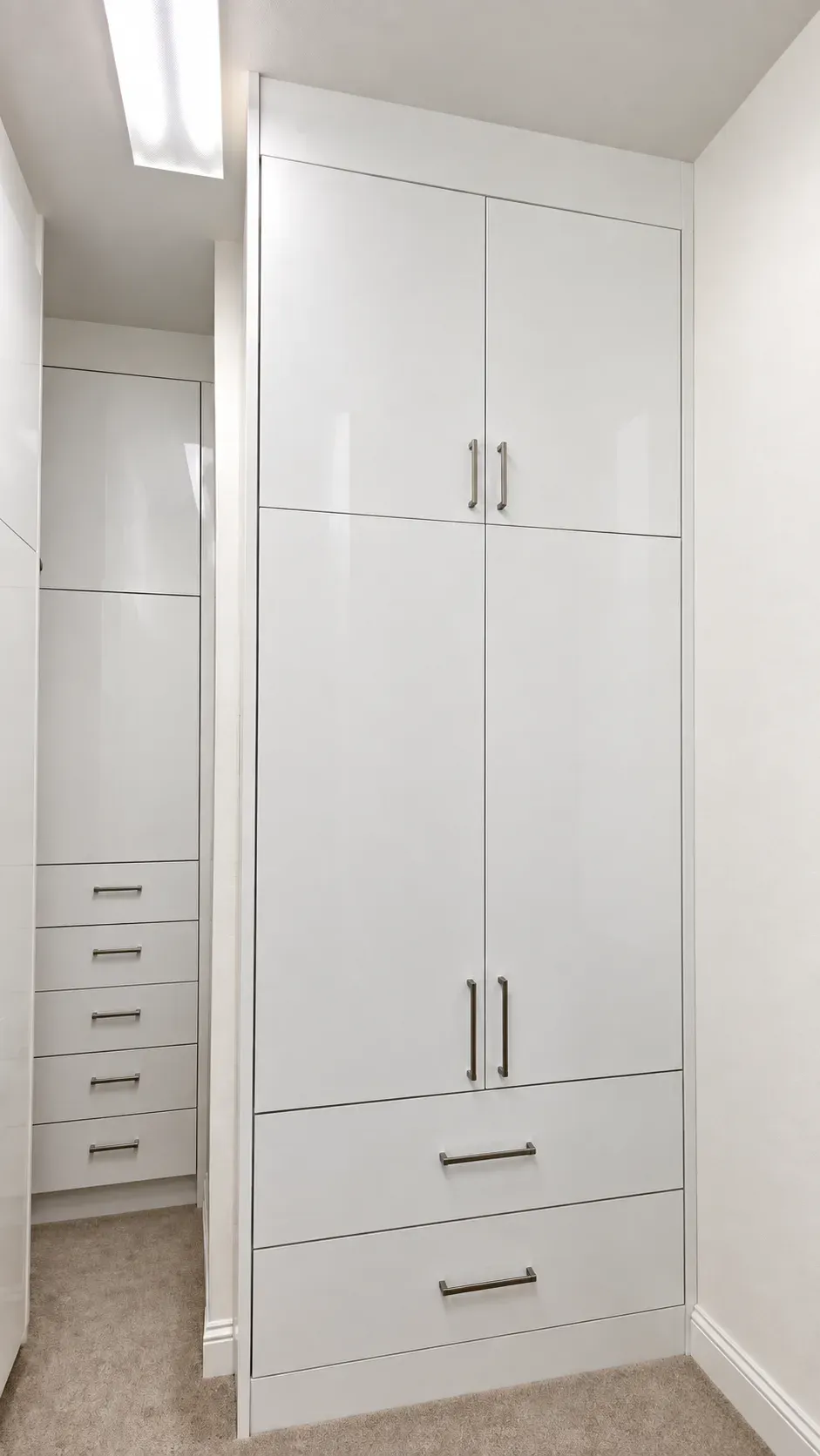 Mirrored White Gloss Walk-In Closet, view 4